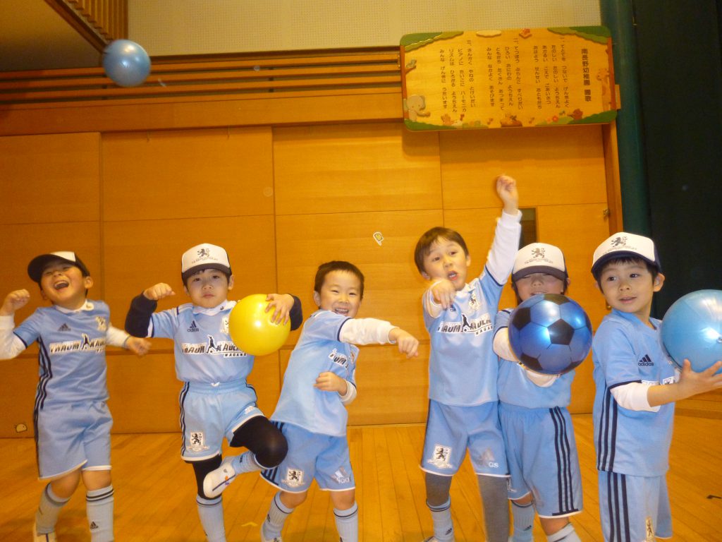 可愛らしい ドイツサッカースクールの幼稚園児たち ドイツサッカースクール 長野県長野市の少年サッカースクール クラブ チーム